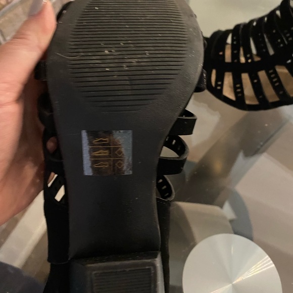 Cute sandals in black - Picture 3 of 4